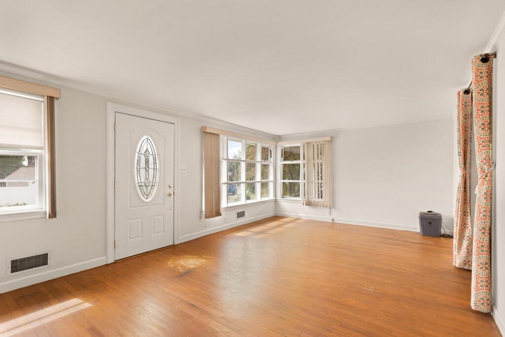 12 Old Farm Road Beverly, MA 01915 - Photo 7 of 27 Gallery Image 7