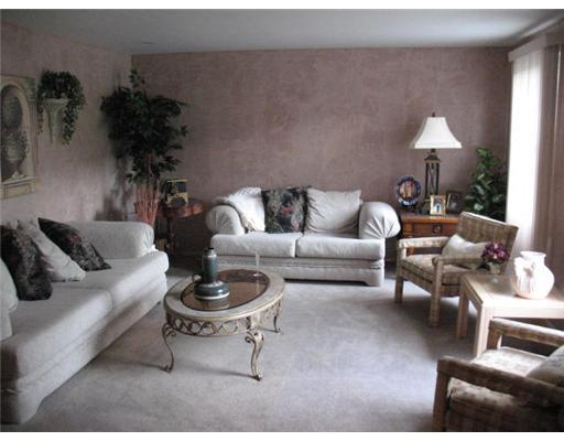 2296 Cramden Road Upper St. Clair, PA 15241 - Photo 2 of 11 Living Room.