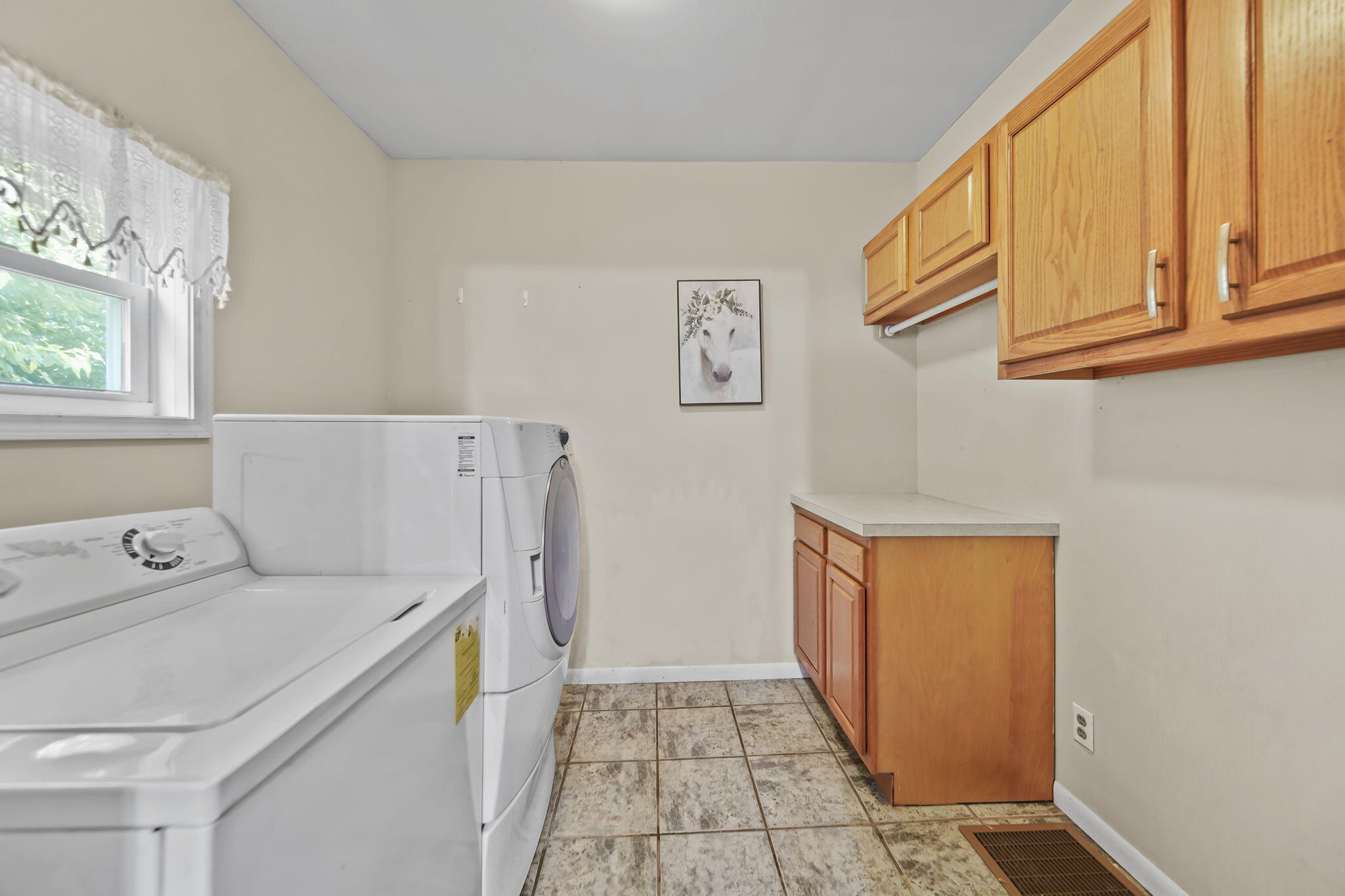 709 East Front Street Adrian, MI 49221 - Photo 18 of 29 20-web-or-mls-DSC04374