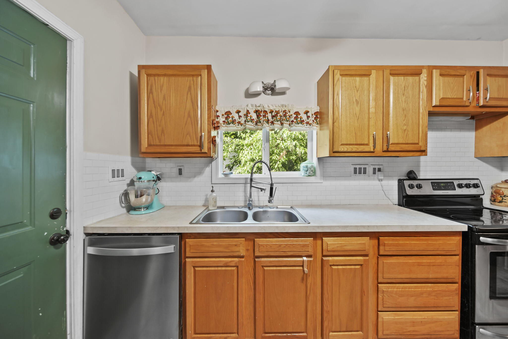 709 East Front Street Adrian, MI 49221 - Photo 10 of 29 12-web-or-mls-DSC04328
