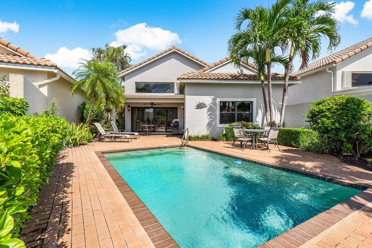 17468 Vía Capri Boca Raton, FL 33496 - Photo 2 of 43 Pool