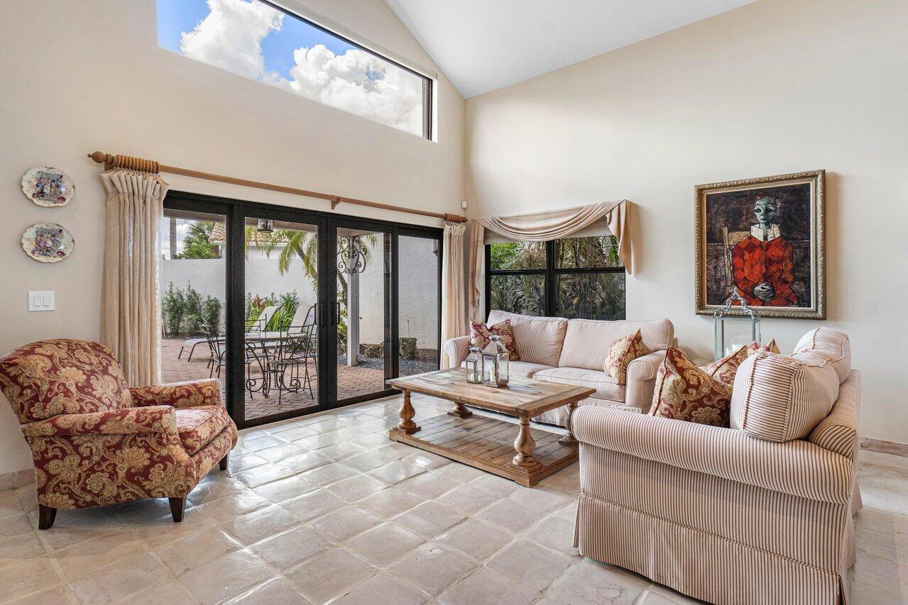 17468 Vía Capri Boca Raton, FL 33496 - Photo 4 of 43 Living Room