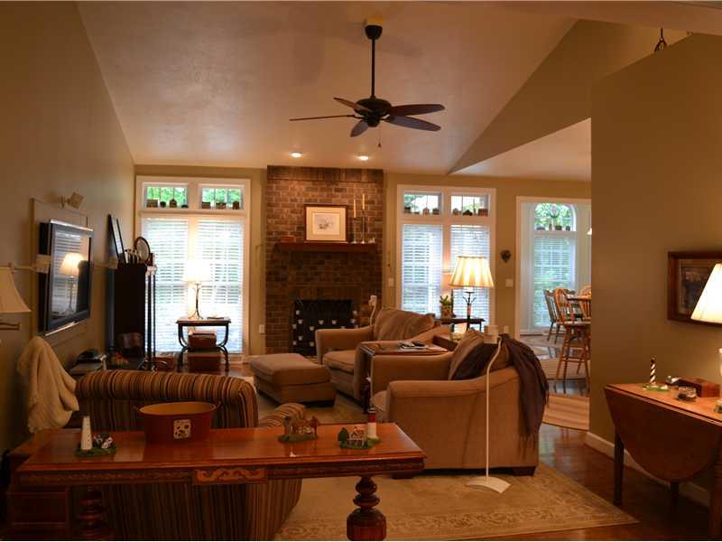 1732 Washington Road Apollo, PA 15613 - Photo 3 of 22 Great Room.