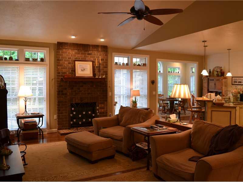 1732 Washington Road Apollo, PA 15613 - Photo 8 of 22 Great Room.