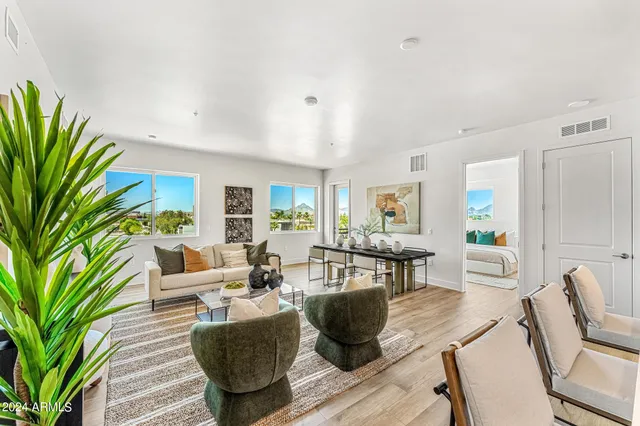 $575,000 | 3131 North Central Avenue, Unit 4012, Phoenix, AZ 85012