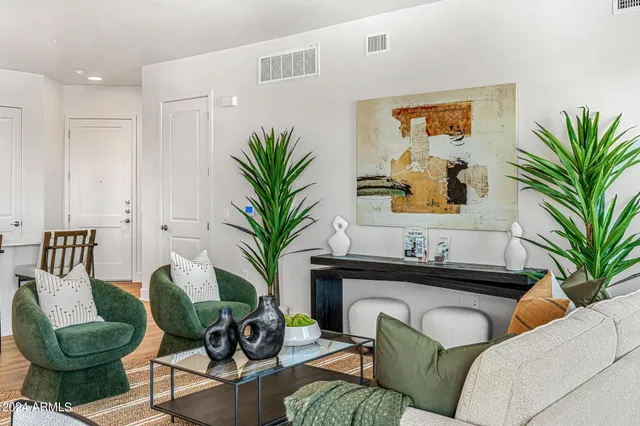 $575,000 | 3131 North Central Avenue, Unit 4012, Phoenix, AZ 85012