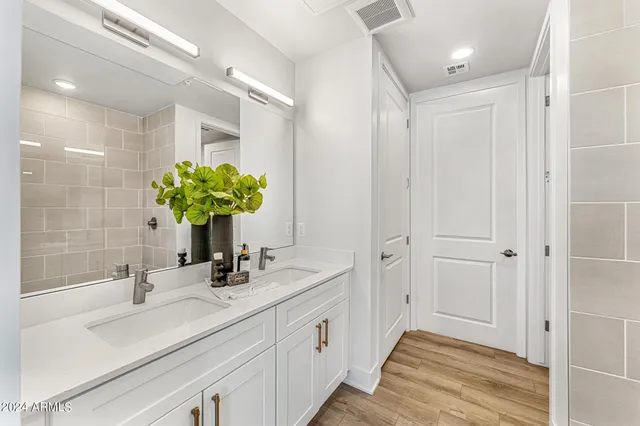 $575,000 | 3131 North Central Avenue, Unit 4012, Phoenix, AZ 85012