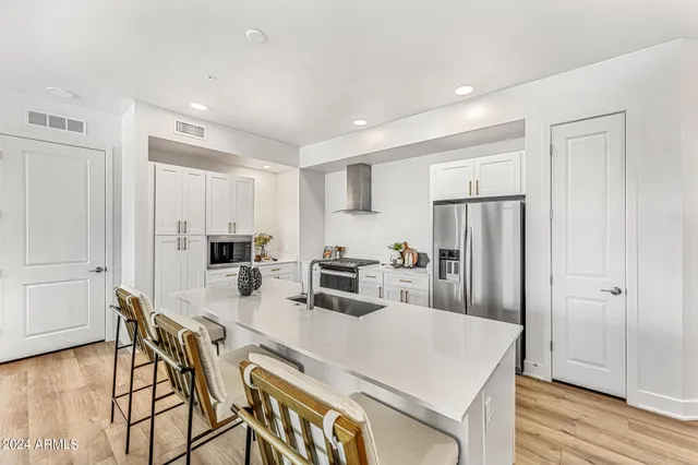 $575,000 | 3131 North Central Avenue, Unit 4012, Phoenix, AZ 85012