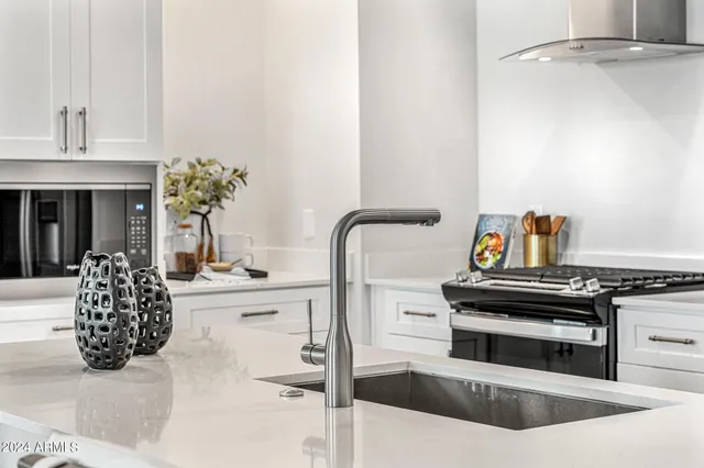 $575,000 | 3131 North Central Avenue, Unit 4012, Phoenix, AZ 85012