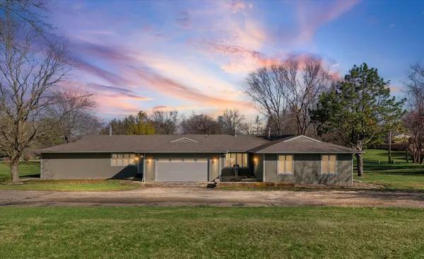 $499,900 | 1902 Golf Drive, Mahomet, IL 61853