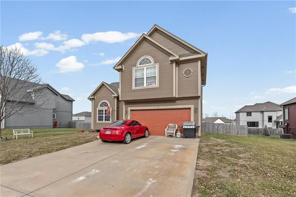 $339,950 | 1308 North 3rd Street East, Louisburg, KS 66053