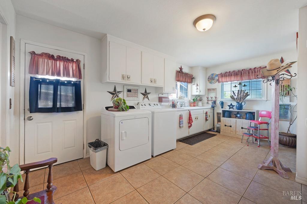 23180 Maffei Road Sonoma, CA 95476 - Photo 27 of 61 From the kitchen enter laundry room with sink and extra storage.