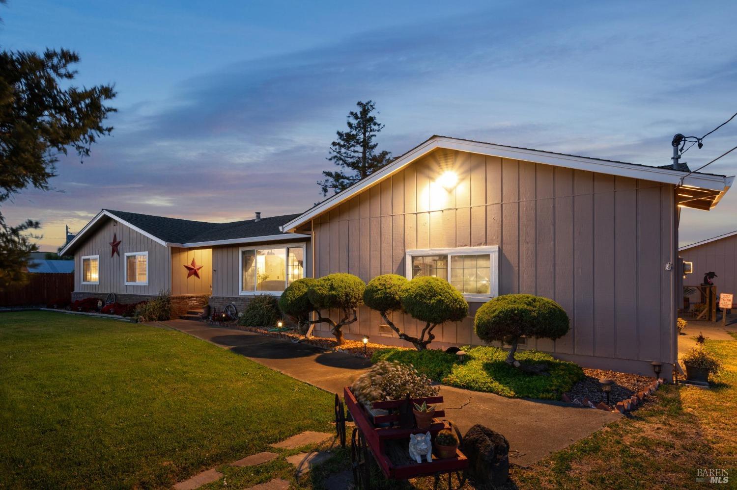 23180 Maffei Road Sonoma, CA 95476 - Photo 6 of 61 Front lawn enterance.