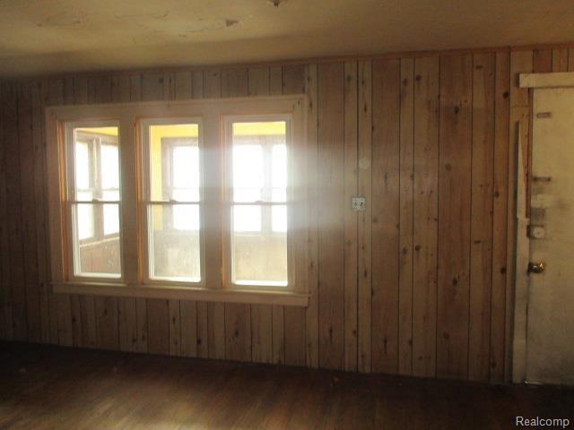 13 Forest Street River Rouge, MI 48218 - Photo 6 of 17 6-Living Room.jpg