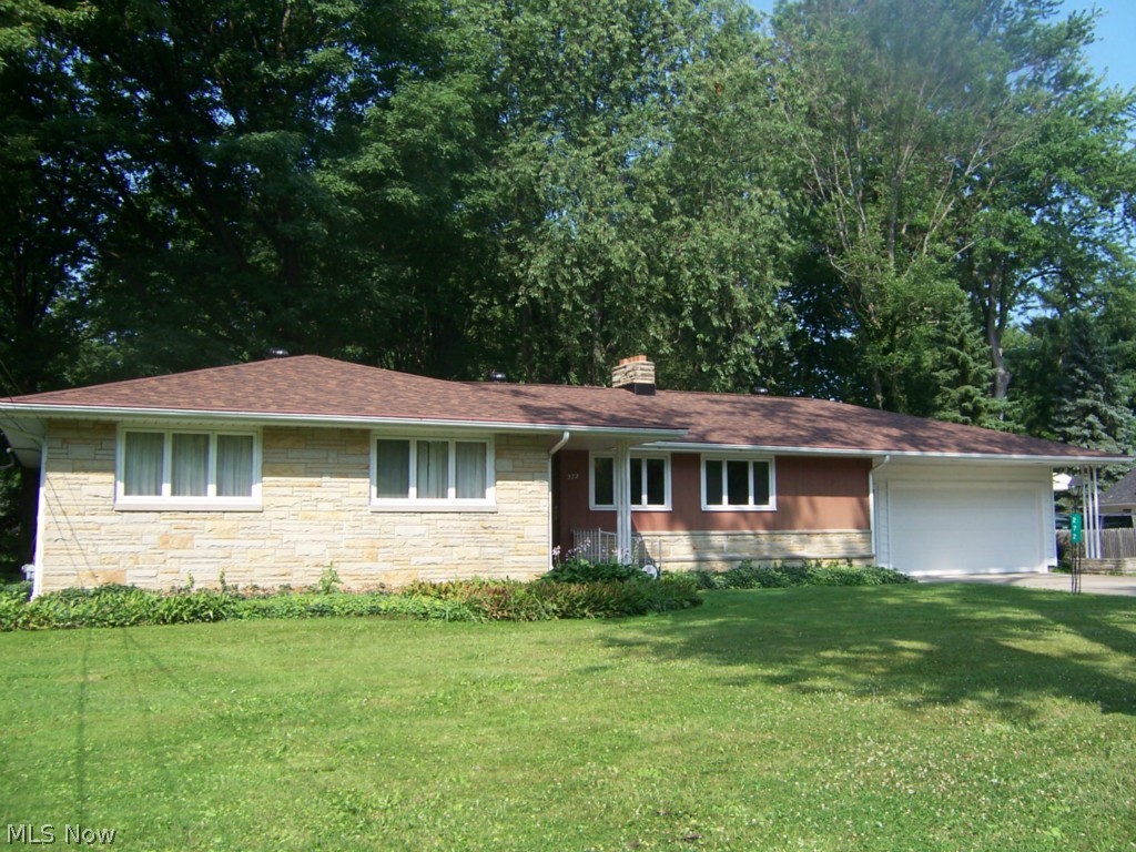 272 Ansel Road Geneva, OH 44041 - Photo 2 of 24