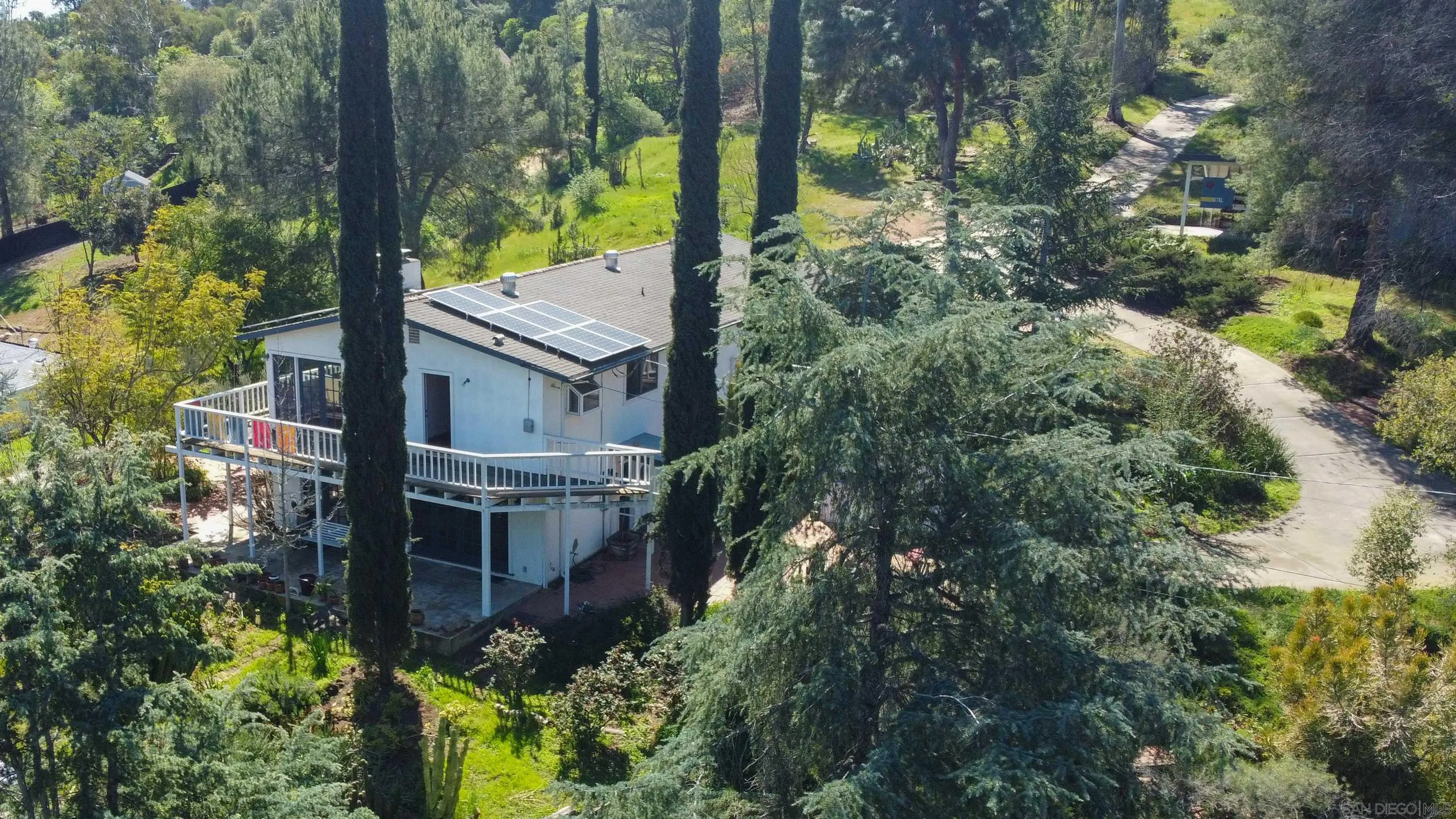 11721 Johnson Lake Road Lakeside, CA 92040 - Photo 3 of 71 Gallery Image 3