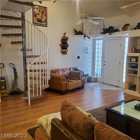 $1,800 | 4032 Village Square, Las Vegas, NV 89121