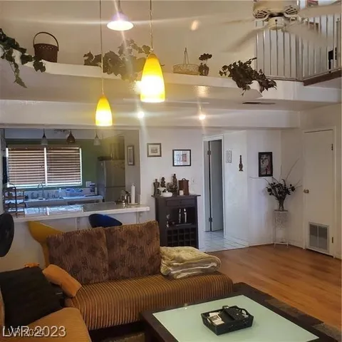 $1,800 | 4032 Village Square, Las Vegas, NV 89121