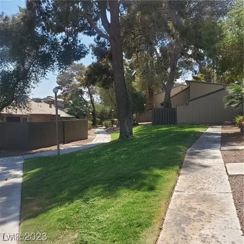 $1,800 | 4032 Village Square, Las Vegas, NV 89121