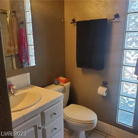 $1,800 | 4032 Village Square, Las Vegas, NV 89121