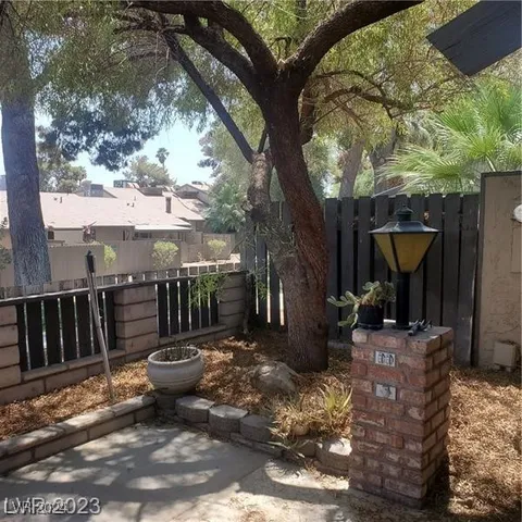 $1,800 | 4032 Village Square, Las Vegas, NV 89121