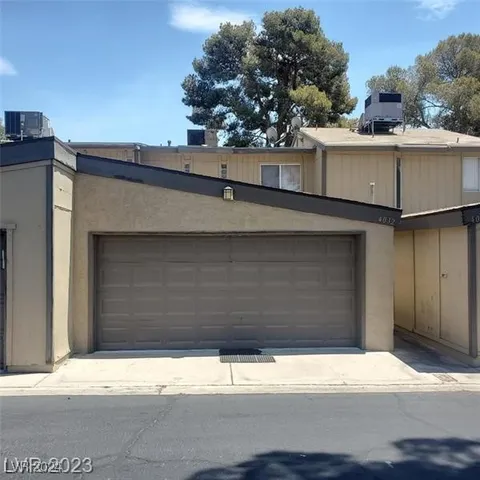 $1,800 | 4032 Village Square, Las Vegas, NV 89121