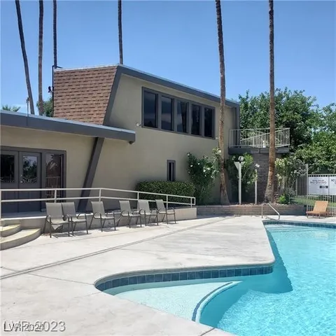 $1,800 | 4032 Village Square, Las Vegas, NV 89121