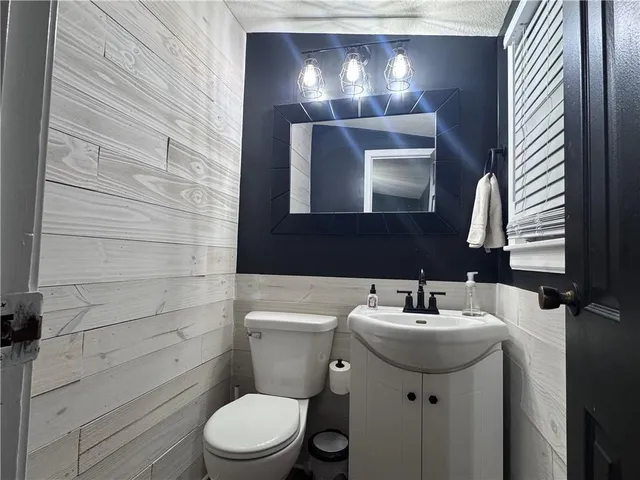 $219,900 | 834 North Ponca Drive, Independence, MO 64056