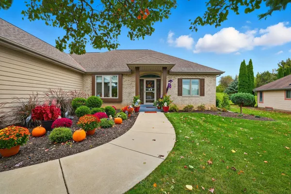 $699,900 | 6748 Yale Drive, Franklin, WI 53132