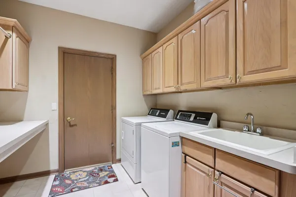 $699,900 | 6748 Yale Drive, Franklin, WI 53132