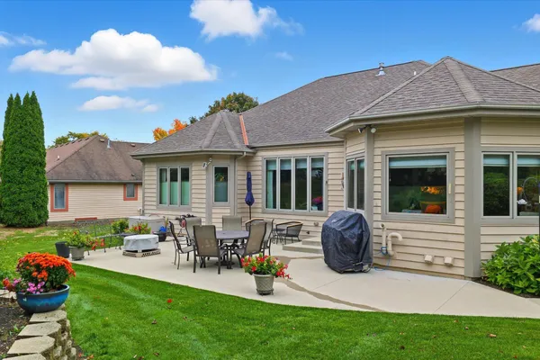 $699,900 | 6748 Yale Drive, Franklin, WI 53132