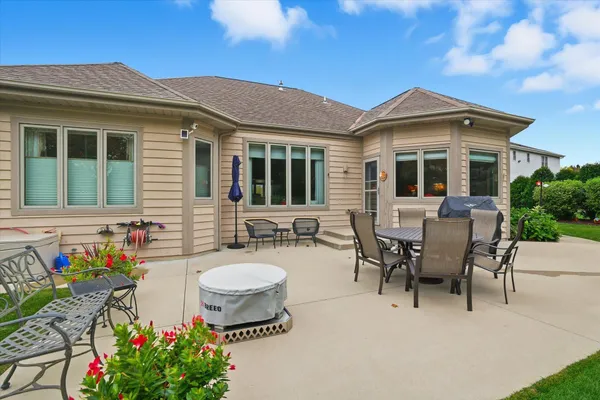 $699,900 | 6748 Yale Drive, Franklin, WI 53132