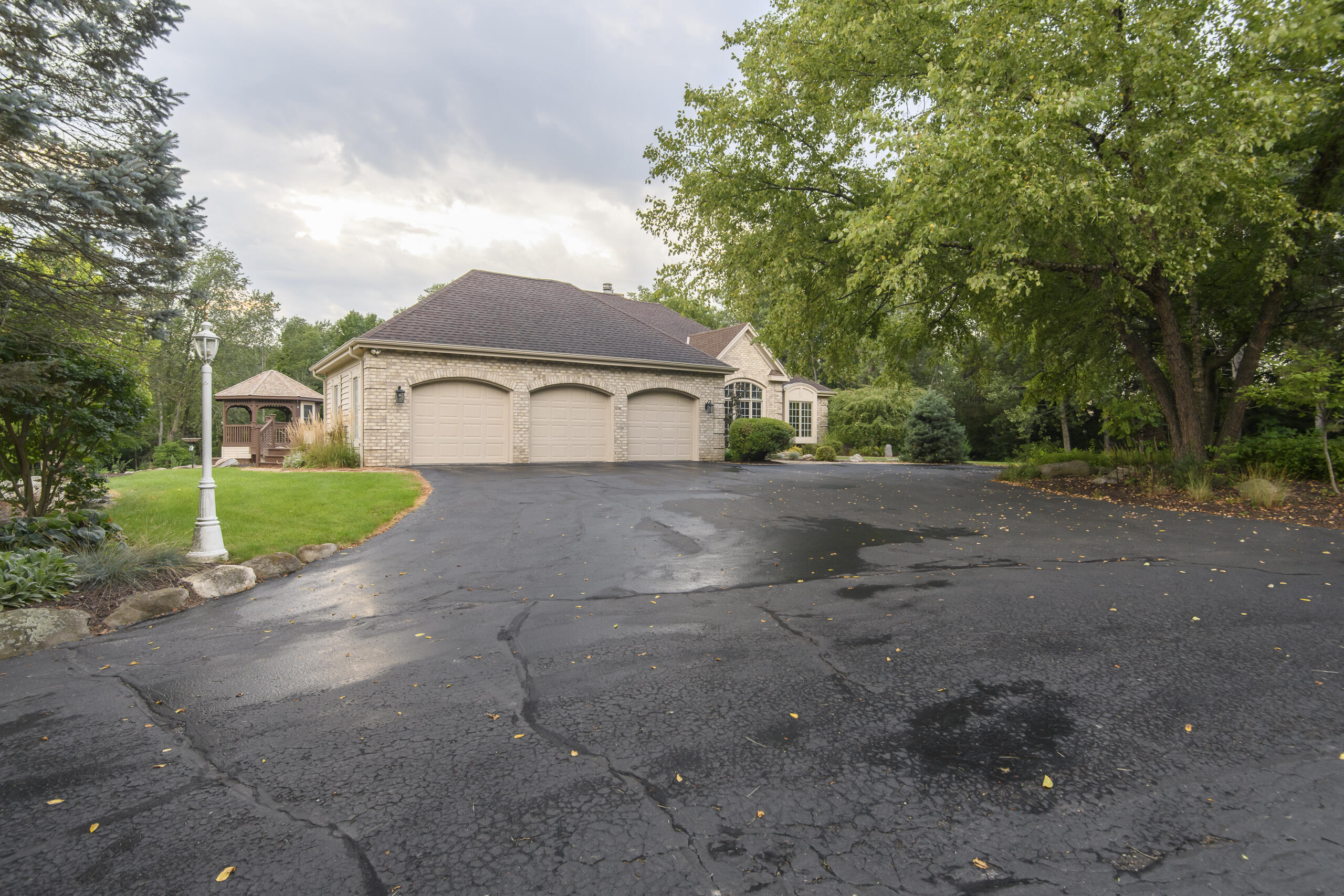 4945 South Calhoun Road New Berlin, WI 53146 - Photo 13 of 56 4945 S Calhoun-13
