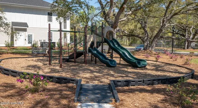 $1,557 | 115 Beaumont Oaks Drive, Unit B1, Wilmington, NC 28411