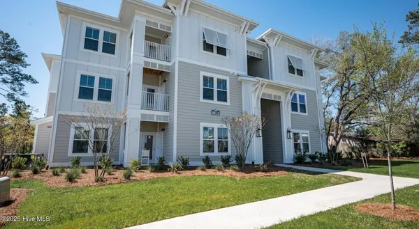 $1,820 | 115 Beaumont Oaks Drive, Unit DRIFTWOOD, Wilmington, NC 28411