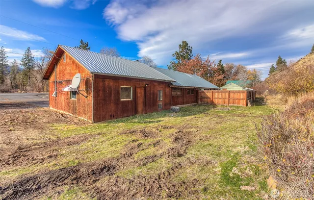$300,000 | 10461 Highway 410, Naches, WA 98937