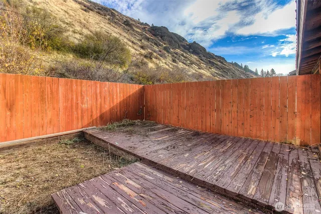 $300,000 | 10461 Highway 410, Naches, WA 98937