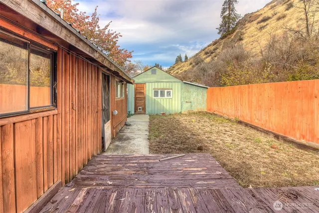 $300,000 | 10461 Highway 410, Naches, WA 98937