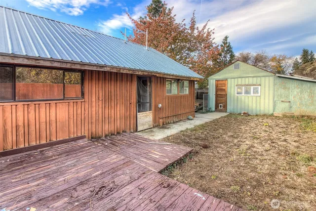 $300,000 | 10461 Highway 410, Naches, WA 98937