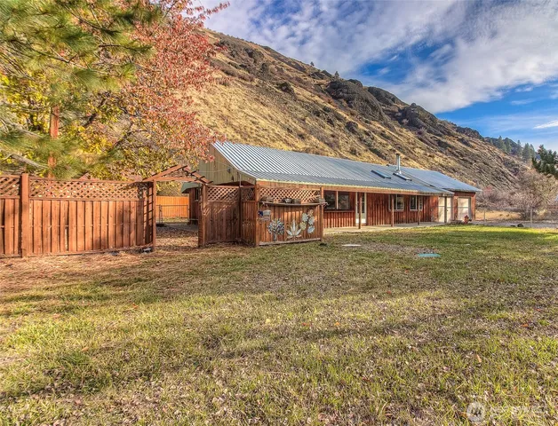 $300,000 | 10461 Highway 410, Naches, WA 98937