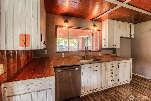 $300,000 | 10461 Highway 410, Naches, WA 98937