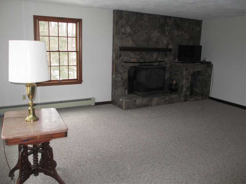 14 Longmeadow Road Lincoln, RI 02865 - Photo 8 of 19 Living Room.