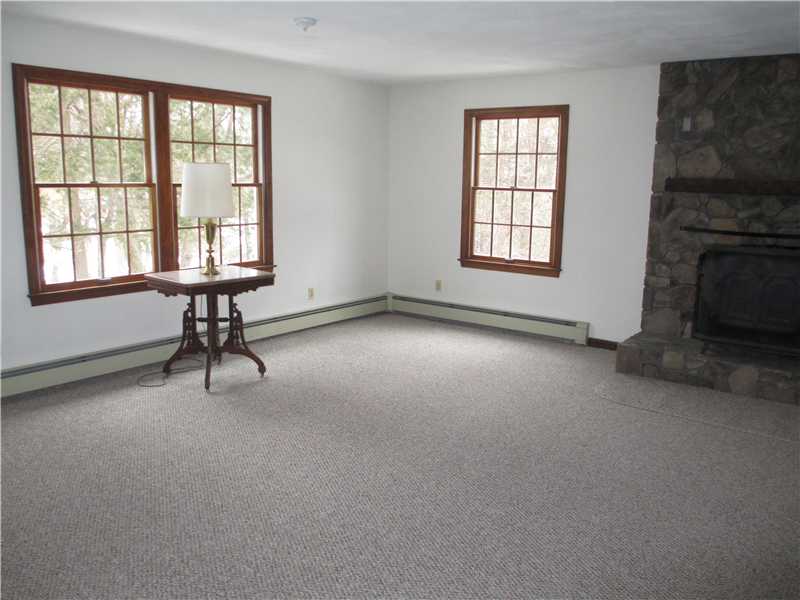 14 Longmeadow Road Lincoln, RI 02865 - Photo 9 of 19 Living Room.