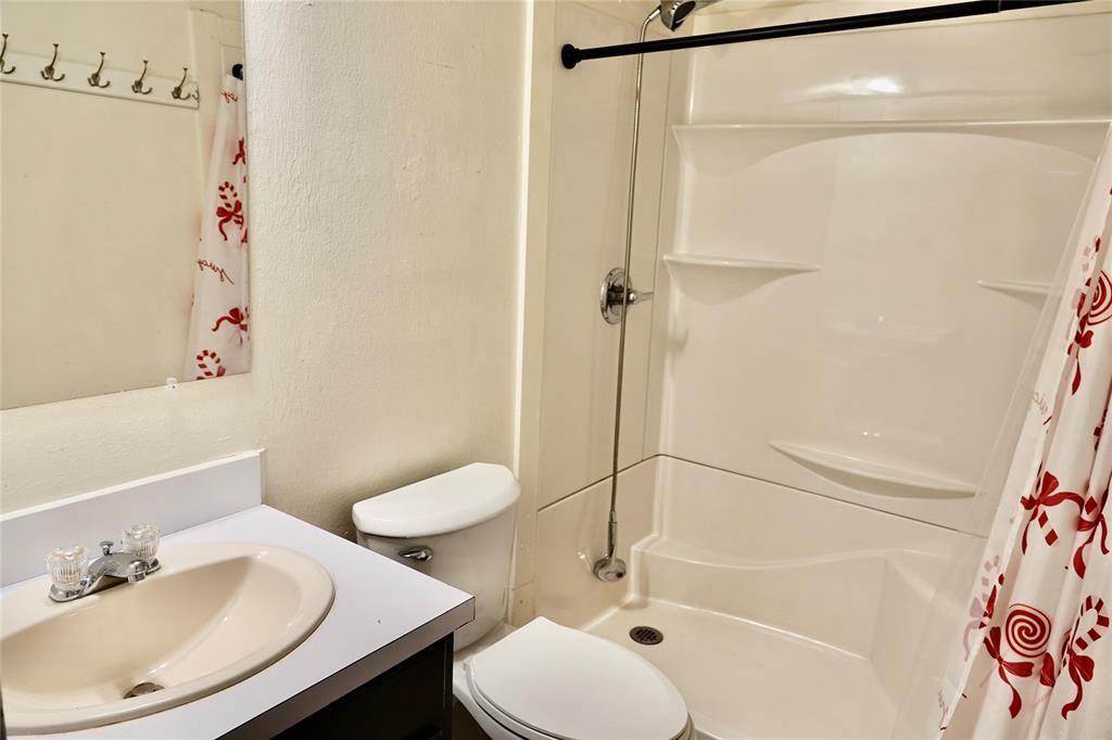 1402 Allen Road Goldthwaite, TX 76844 - Photo 16 of 28 Hall bath