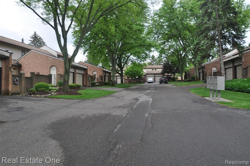 376 Willow Grove Lane, Unit 33 Rochester Hills, MI 48307 - Photo 37 of 44