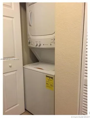 $1,700 | 17083 Southwest 96th Street, Unit STUDIO, Miami, FL 33196