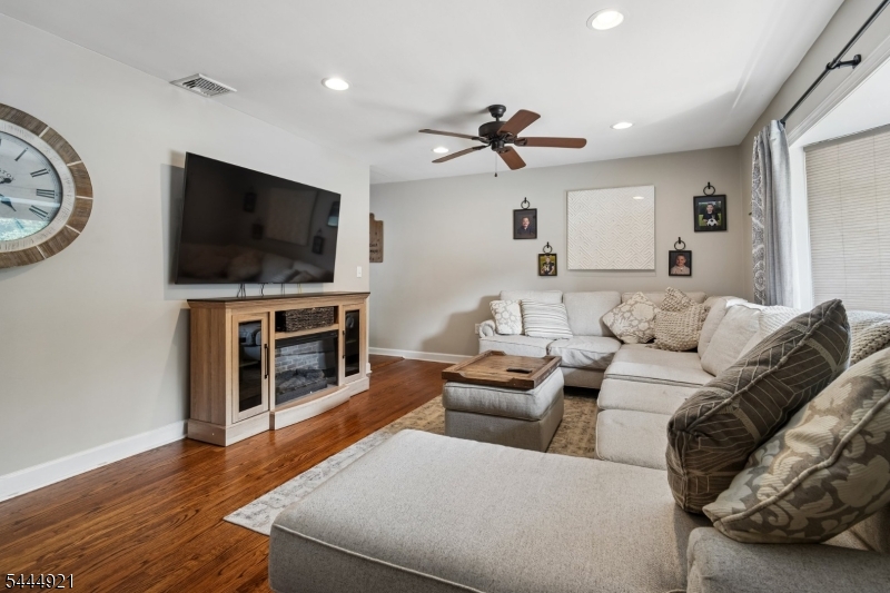 22 Summit Road Oak Ridge, NJ 07438 - Photo 4 of 32
