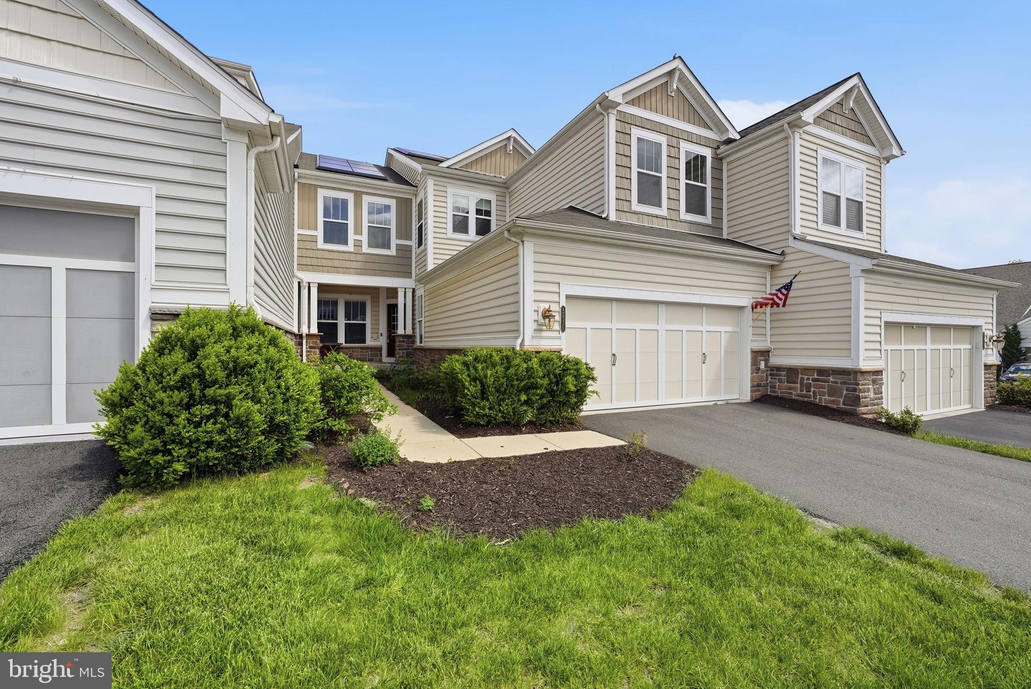 a view of a front of house with a yard