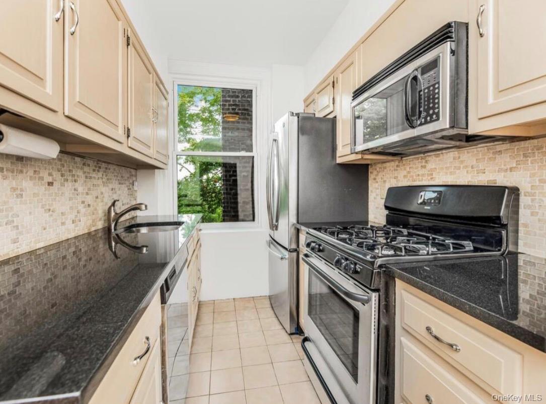 64 Sagamore Road, Unit A6 Bronxville, NY 10708 - Photo 11 of 17