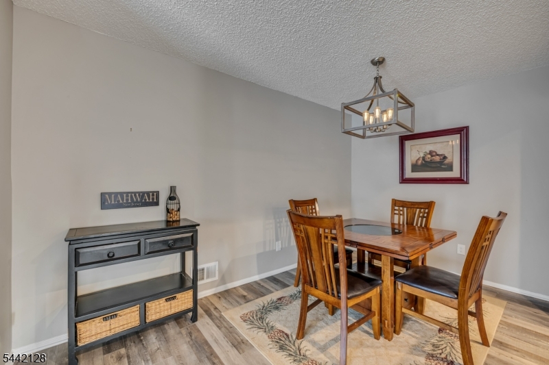 430 Poets Way Mahwah, NJ 07430 - Photo 8 of 25